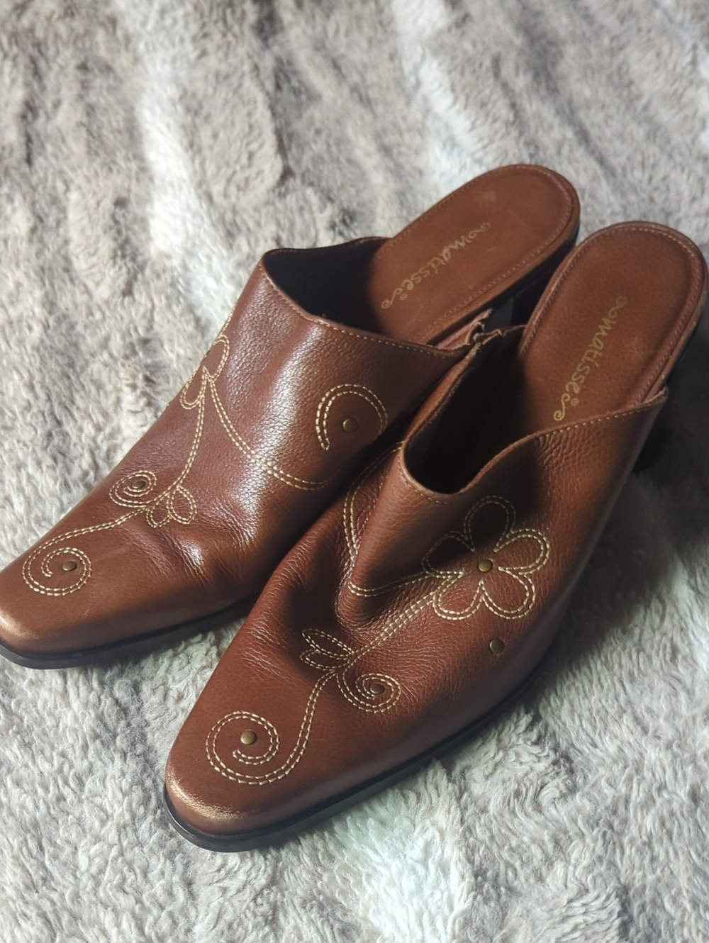 Matisse Brown Leather Slip-On Heeled Mules with Embroidered Floral Stitching 70s